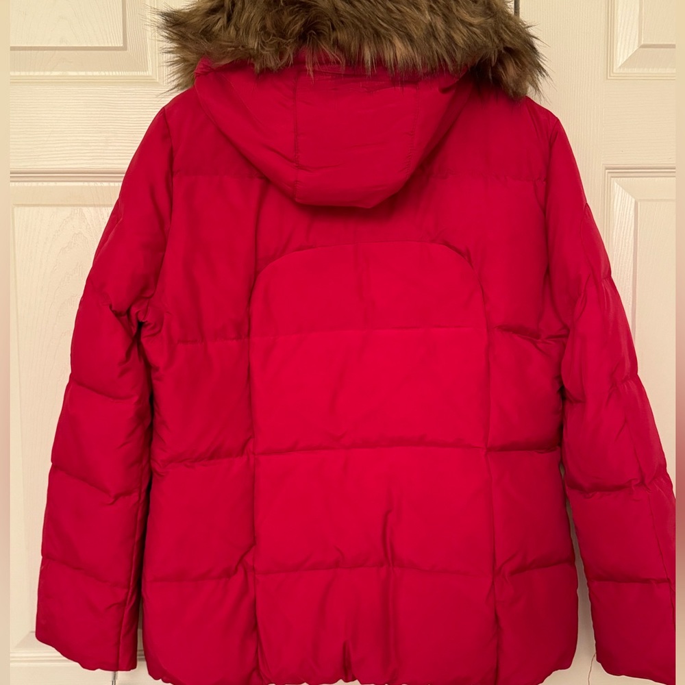Brand New Calvin Klein Puffer Jacket with Zip-off Faux-Fur Hood in gorgeous Red - Picture 2 of 6